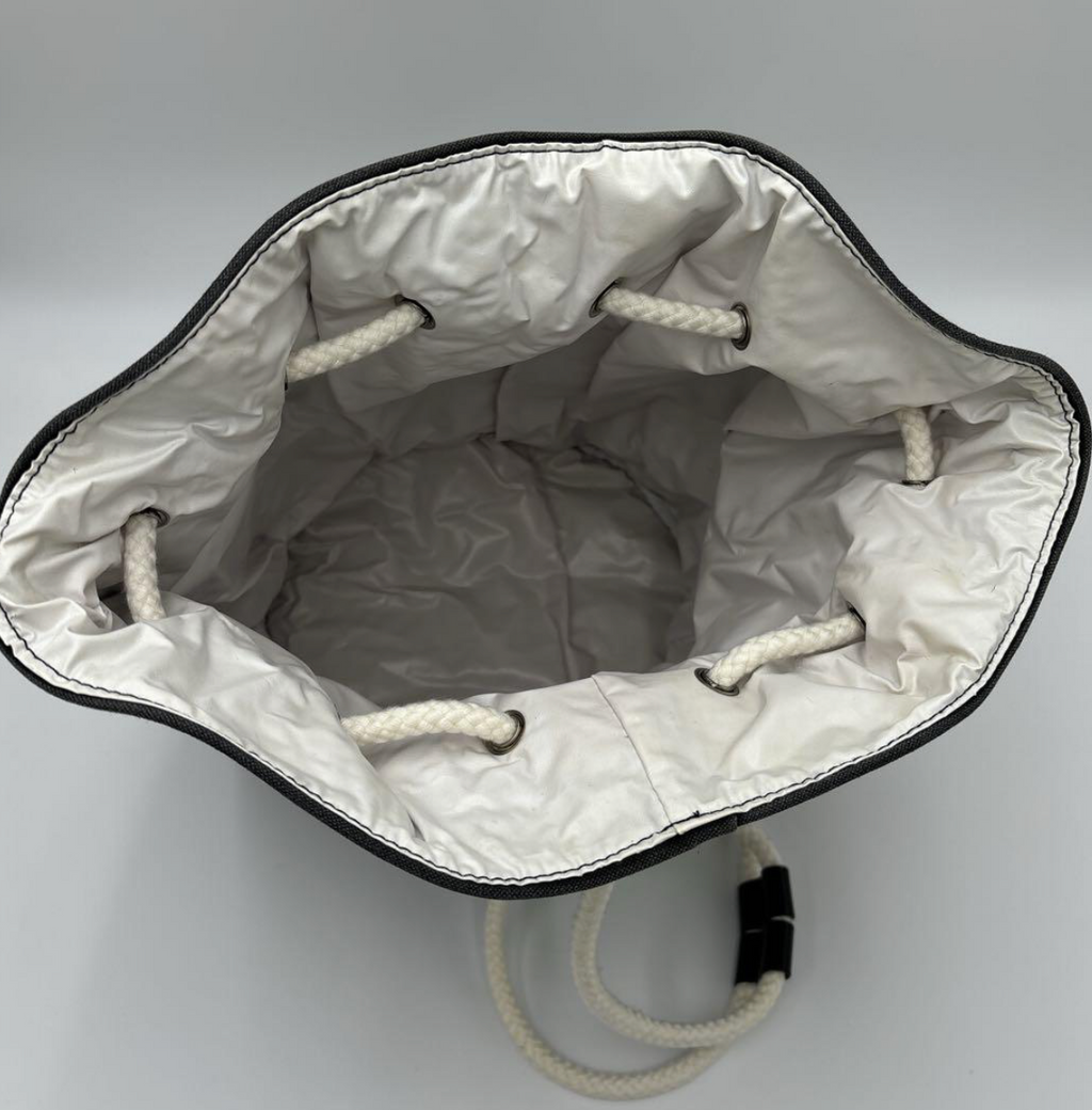 CHANEL – Sac Piscine Drawstring Canvas Noir