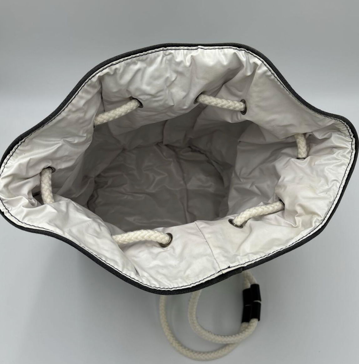 CHANEL – Sac Piscine Drawstring Canvas Noir
