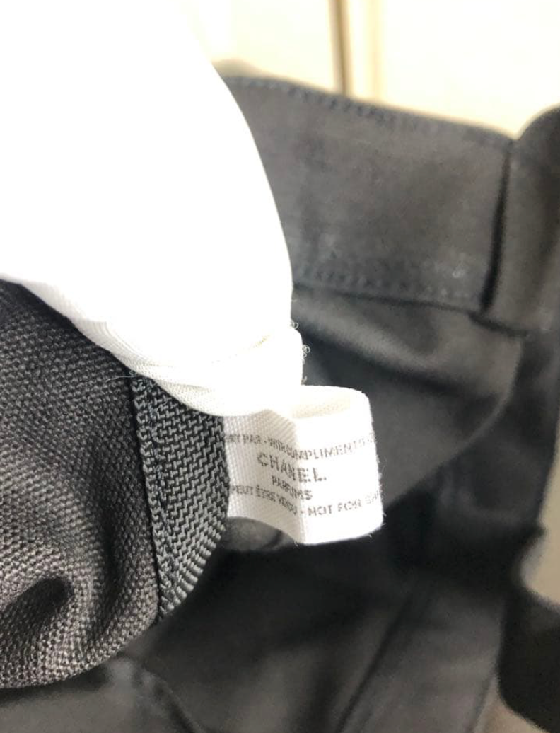 CHANEL – Mini Tote Bag Édition Spéciale (Middle East)