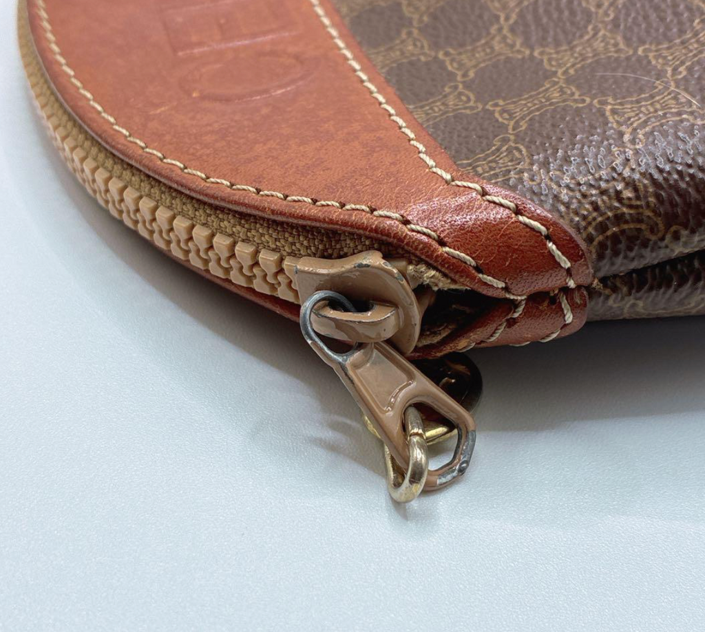 CELINE – Pochette Macadam Vintage (Brown)