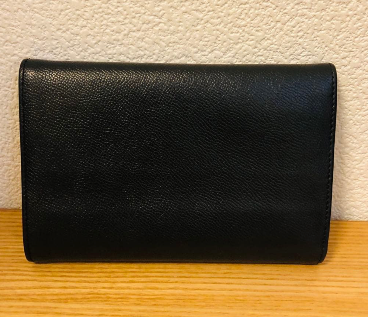 YVES SAINT LAURENT – Portefeuille 3 Volets Cuir Noir