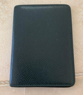 Louis Vuitton Porte-cartes Taïga Noir – Cuir – Format Compact