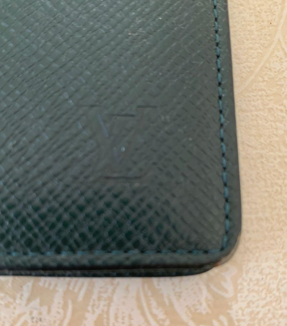 Louis Vuitton Porte-cartes Taïga Noir – Cuir – Format Compact