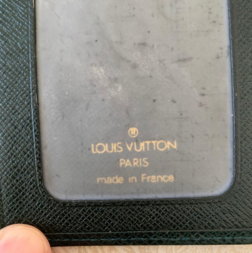 Louis Vuitton Porte-cartes Taïga Noir – Cuir – Format Compact