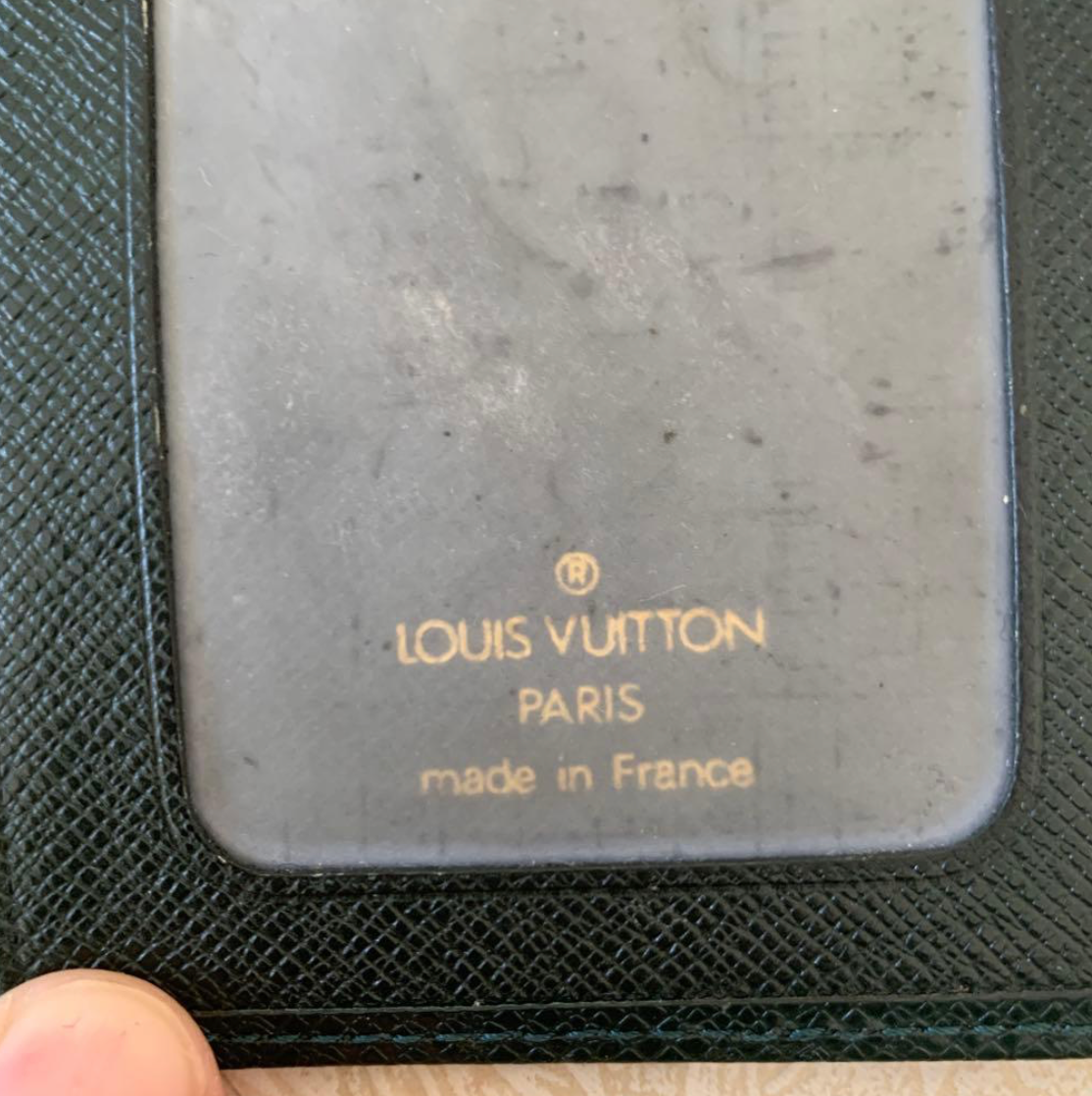 Louis Vuitton Porte-cartes Taïga Noir – Cuir – Format Compact