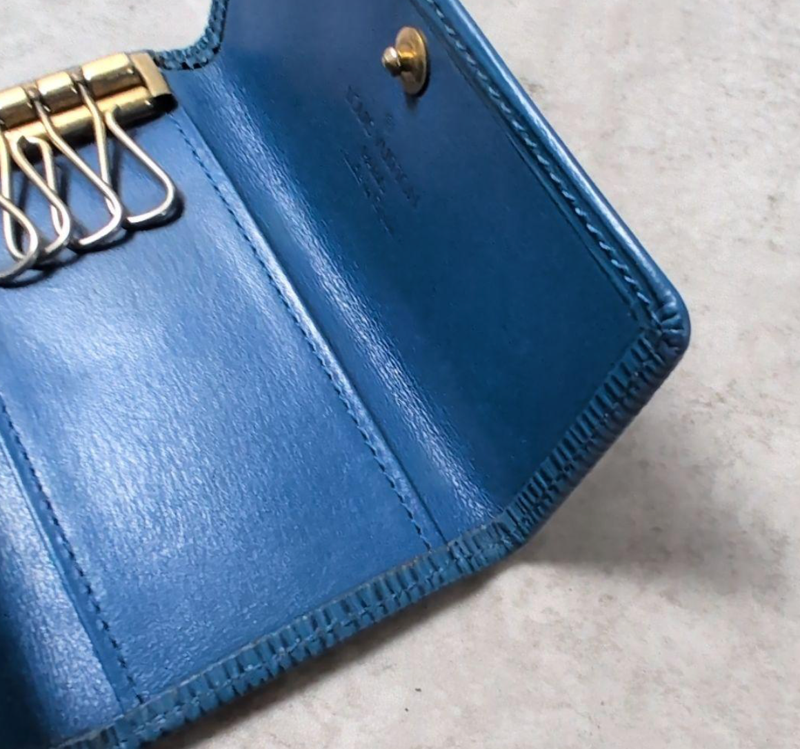 Porte-clés Louis Vuitton Multiclés 4 en cuir Épi bleu (Toledo Blue)