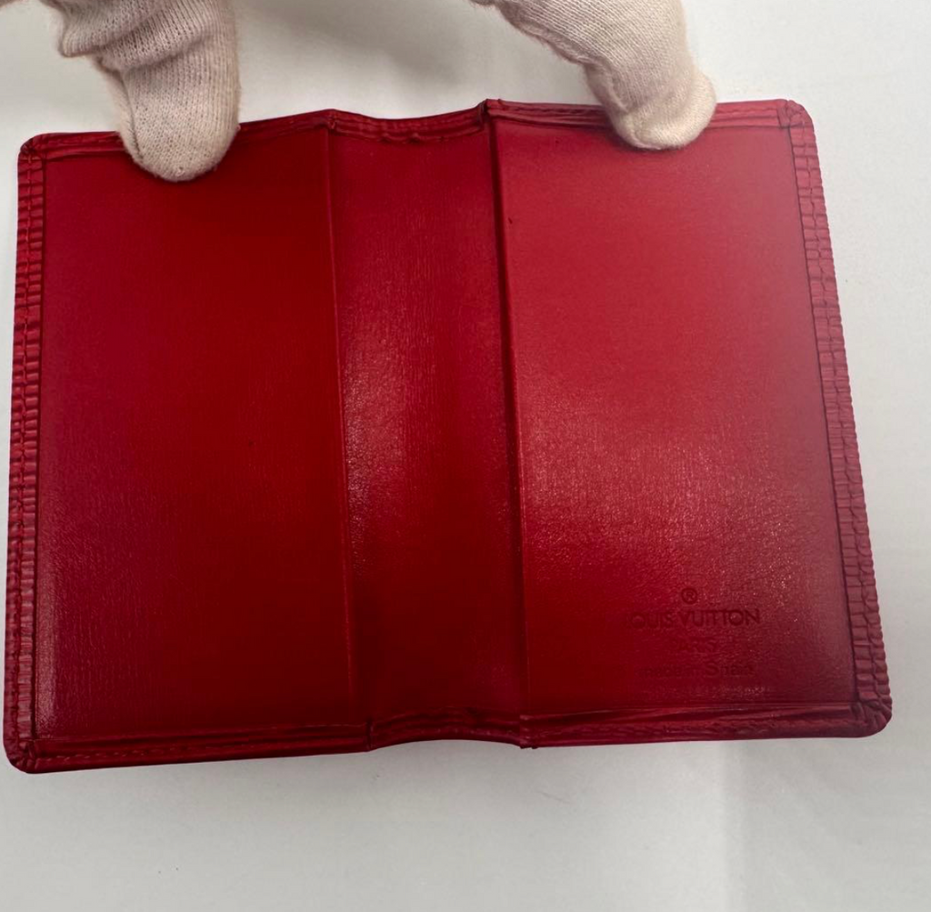 Louis Vuitton Porte-cartes Épi Rouge M56577 – Cuir – Format Vertical – Bon État