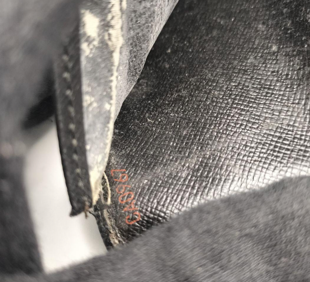 Louis Vuitton Portefeuille Long Noir – Cuir Epi– Format Classique – Bon État