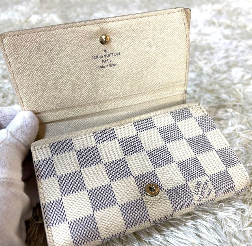 Louis Vuitton Portefeuille Trésor Damier Azur N61744 – Blanc – Compact – Bon État