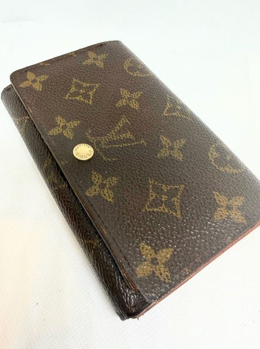 Louis Vuitton Portefeuille Trésor Monogram M61730 – Marron – Avec Dustbag – Bon État