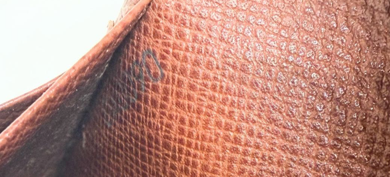 Louis Vuitton Portefeuille Trésor Monogram M61730 – Marron – Avec Dustbag – Bon État