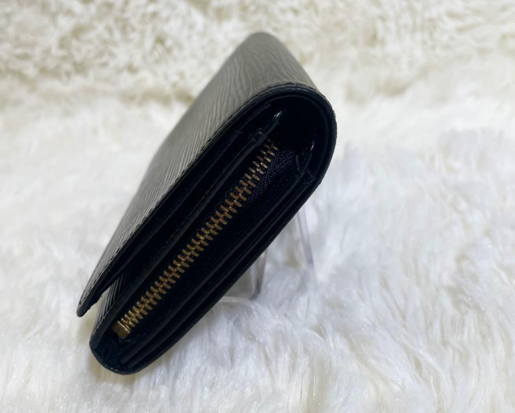 Louis Vuitton Portefeuille Épi Noir M63972 – Cuir – Format Long – Bon État