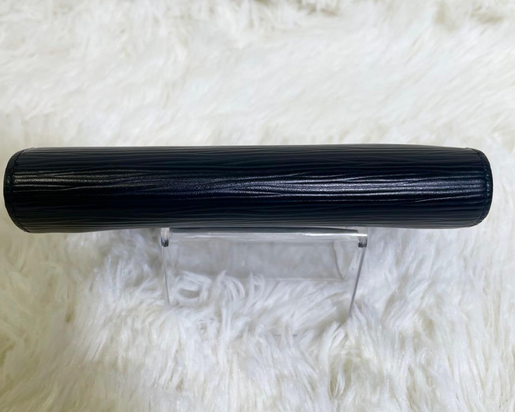 Louis Vuitton Portefeuille Épi Noir M63972 – Cuir – Format Long – Bon État