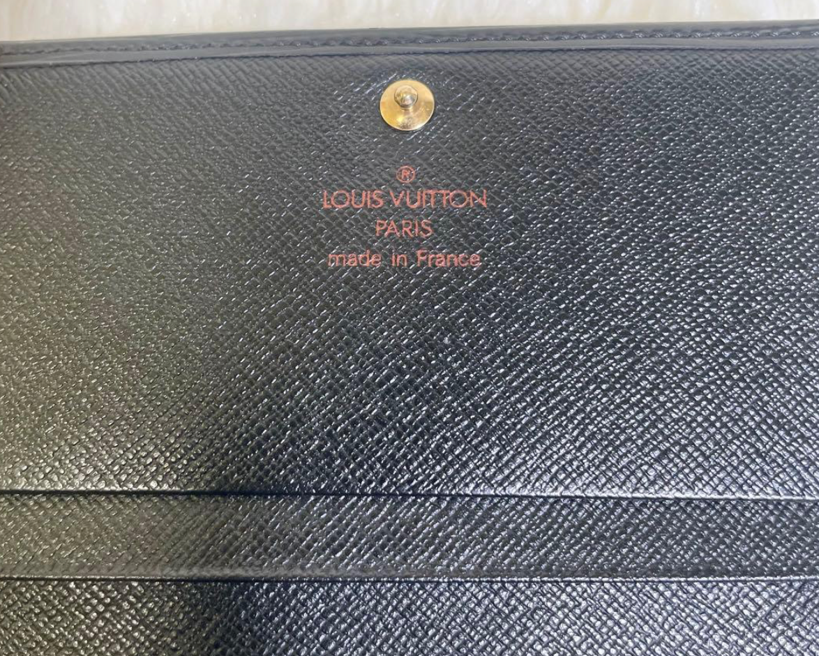 Louis Vuitton Portefeuille Épi Noir M63972 – Cuir – Format Long – Bon État