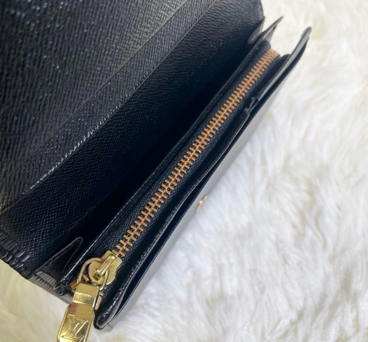 Louis Vuitton Portefeuille Épi Noir M63972 – Cuir – Format Long – Bon État