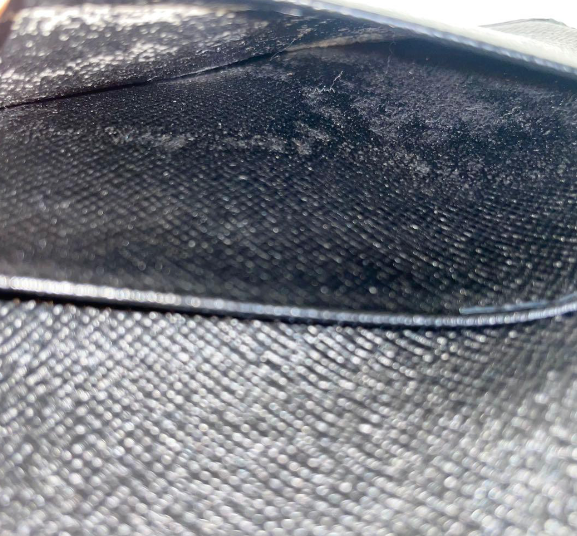 Louis Vuitton Portefeuille Épi Noir M63972 – Cuir – Format Long – Bon État