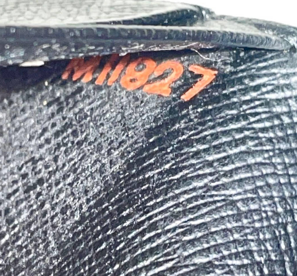 Louis Vuitton Portefeuille Épi Noir M63972 – Cuir – Format Long – Bon État