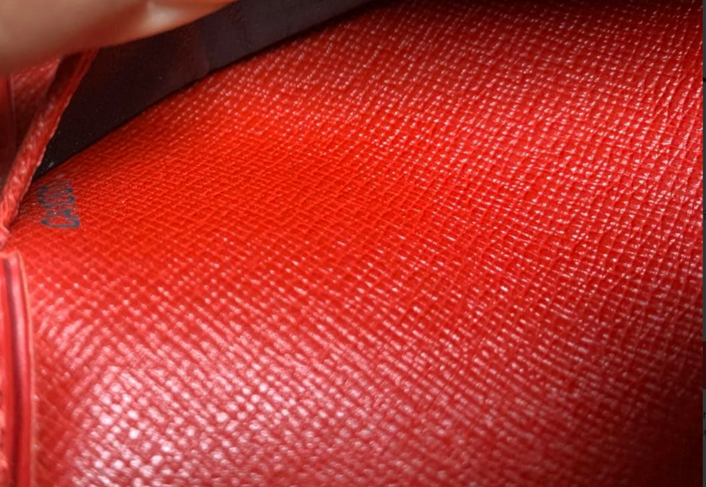 Louis Vuitton Portefeuille Épi Rouge – Cuir – Format Long – Très Bon État