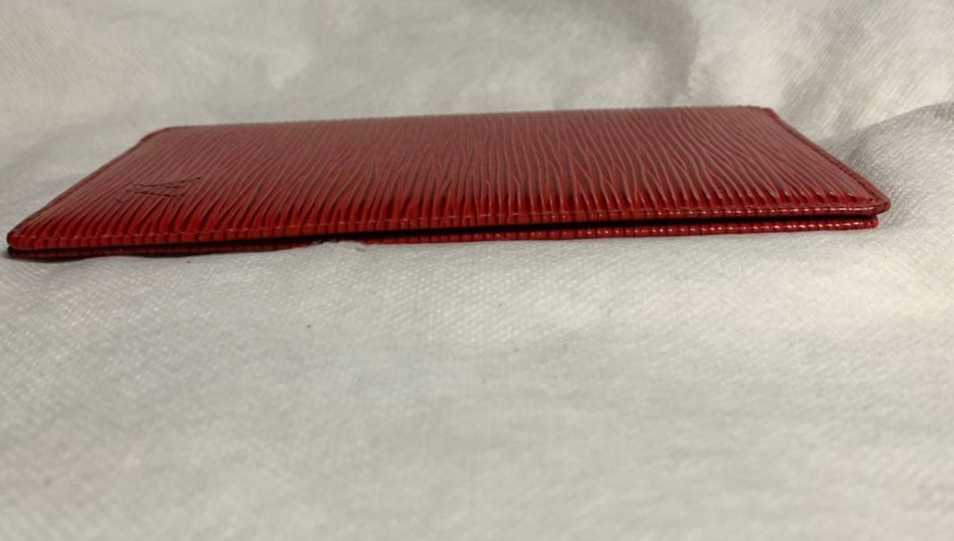 Louis Vuitton Portefeuille Épi Rouge – Cuir – Format Long – Très Bon État
