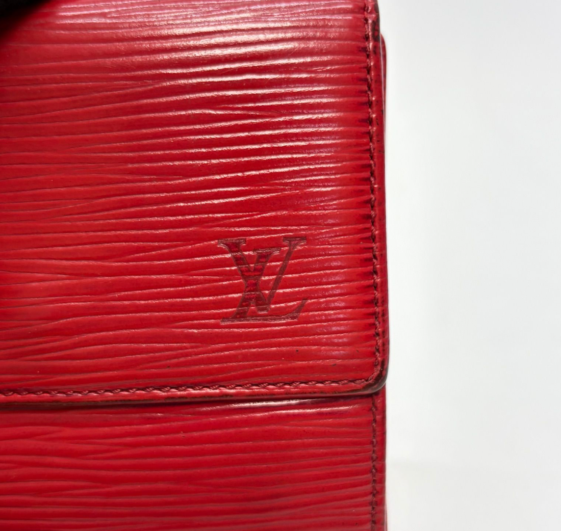 Louis Vuitton Portefeuille Compact – Rouge – Format Court – Bon État