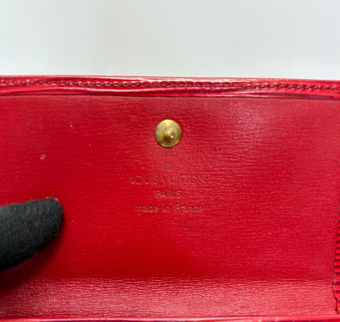 Louis Vuitton Portefeuille Compact – Rouge – Format Court – Bon État