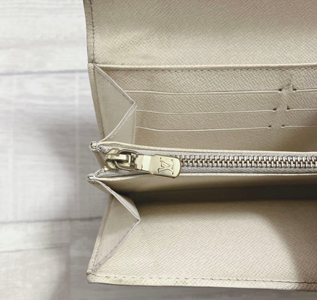Louis Vuitton Portefeuille Sarah Damier Azur – Blanc – Portefeuille Long – Bon État