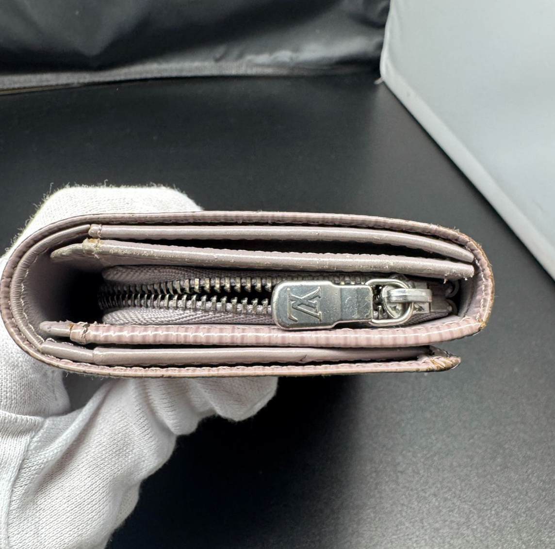 Louis Vuitton Portefeuille Épi – Compact – Cuir –
