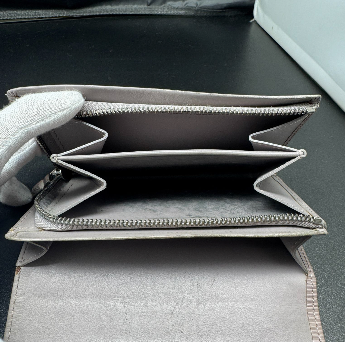Louis Vuitton Portefeuille Épi – Compact – Cuir –