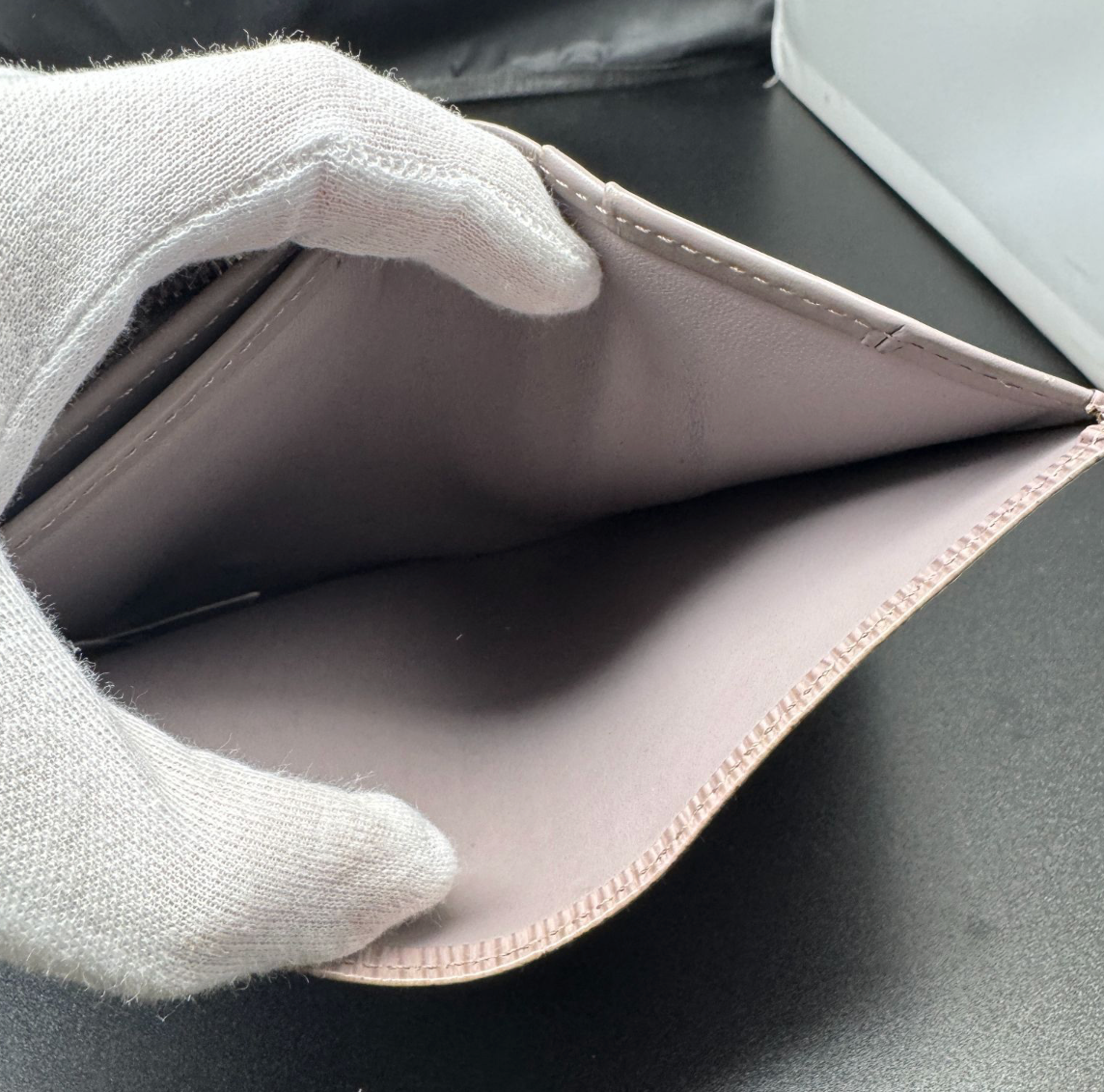 Louis Vuitton Portefeuille Épi – Compact – Cuir –