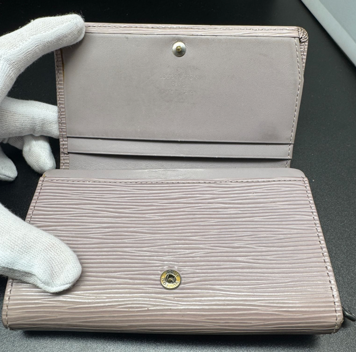 Louis Vuitton Portefeuille Épi – Compact – Cuir –