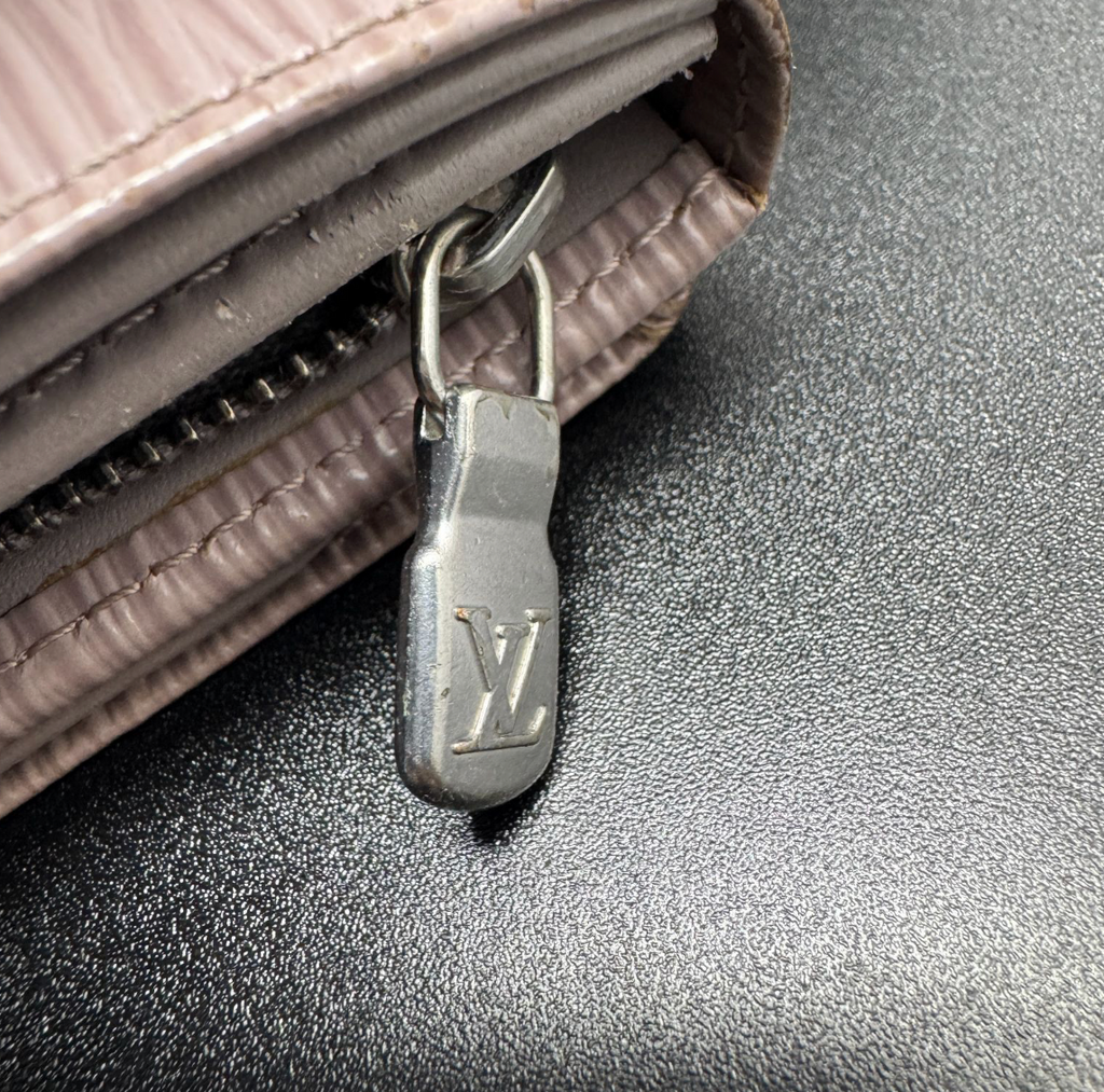 Louis Vuitton Portefeuille Épi – Compact – Cuir –