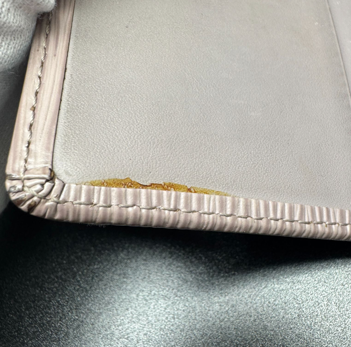 Louis Vuitton Portefeuille Épi – Compact – Cuir –