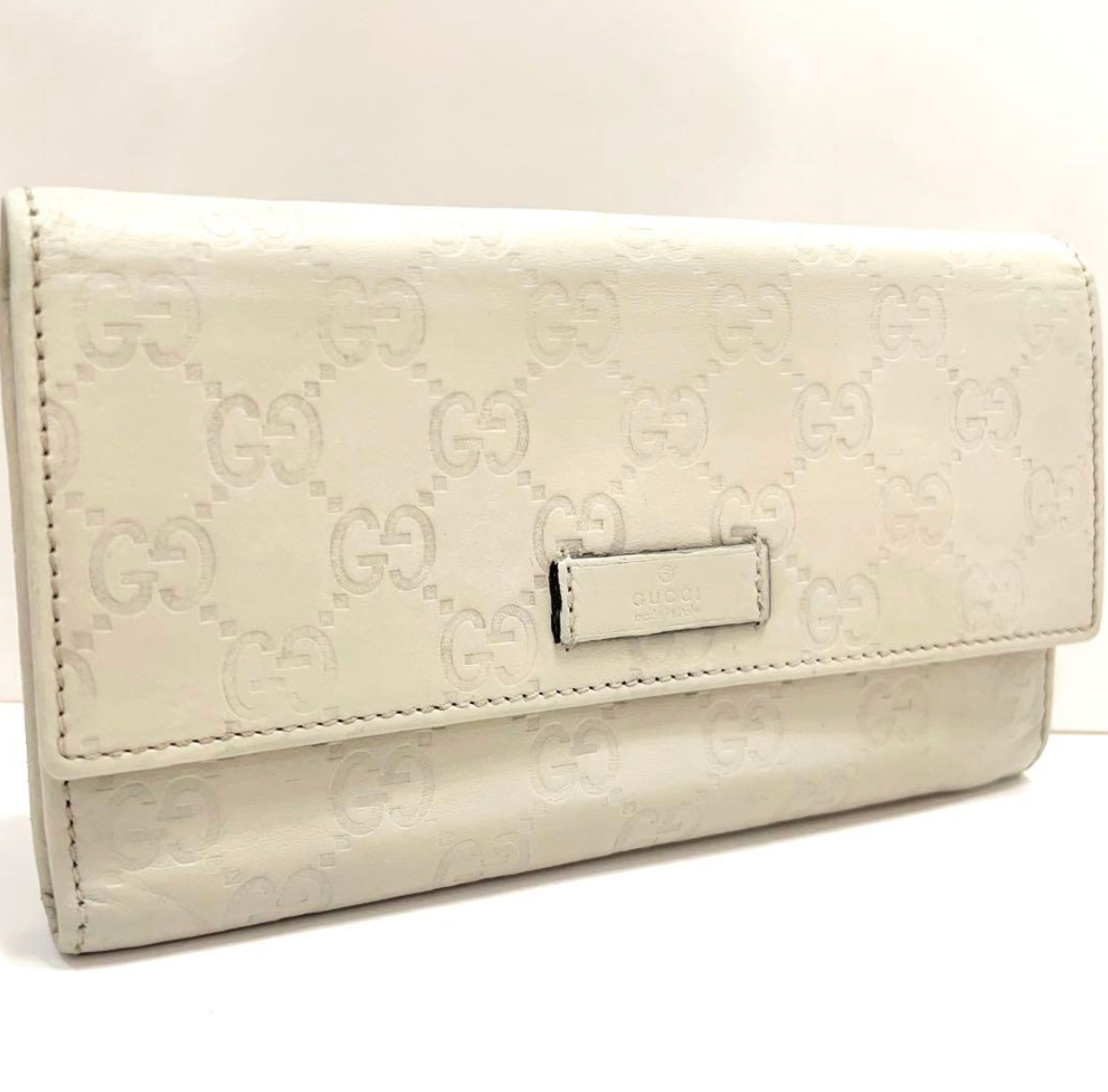 Gucci Portefeuille Long Cuir Blanc – Détails Dorés – Format Classique