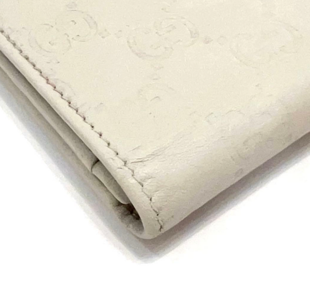Gucci Portefeuille Long Cuir Blanc – Détails Dorés – Format Classique