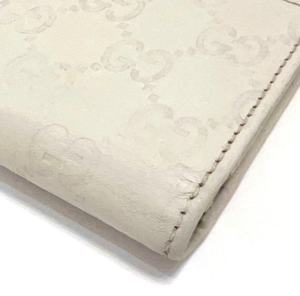 Gucci Portefeuille Long Cuir Blanc – Détails Dorés – Format Classique
