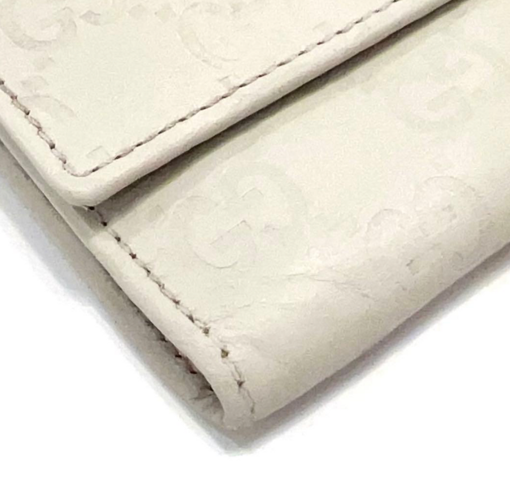 Gucci Portefeuille Long Cuir Blanc – Détails Dorés – Format Classique