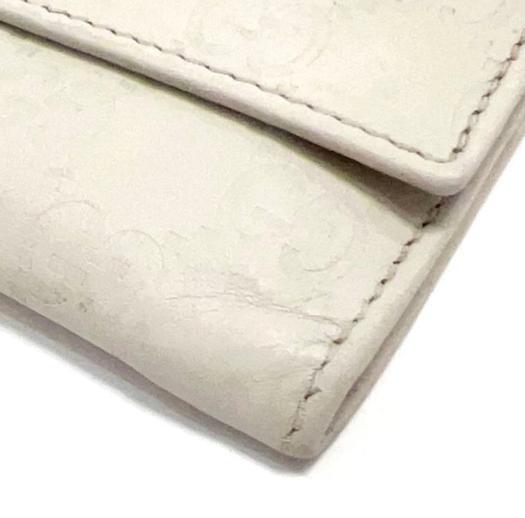 Gucci Portefeuille Long Cuir Blanc – Détails Dorés – Format Classique