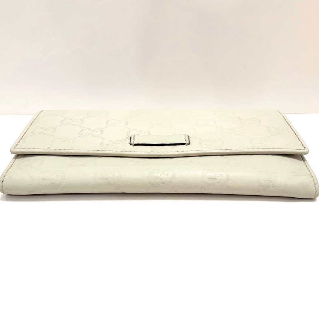 Gucci Portefeuille Long Cuir Blanc – Détails Dorés – Format Classique