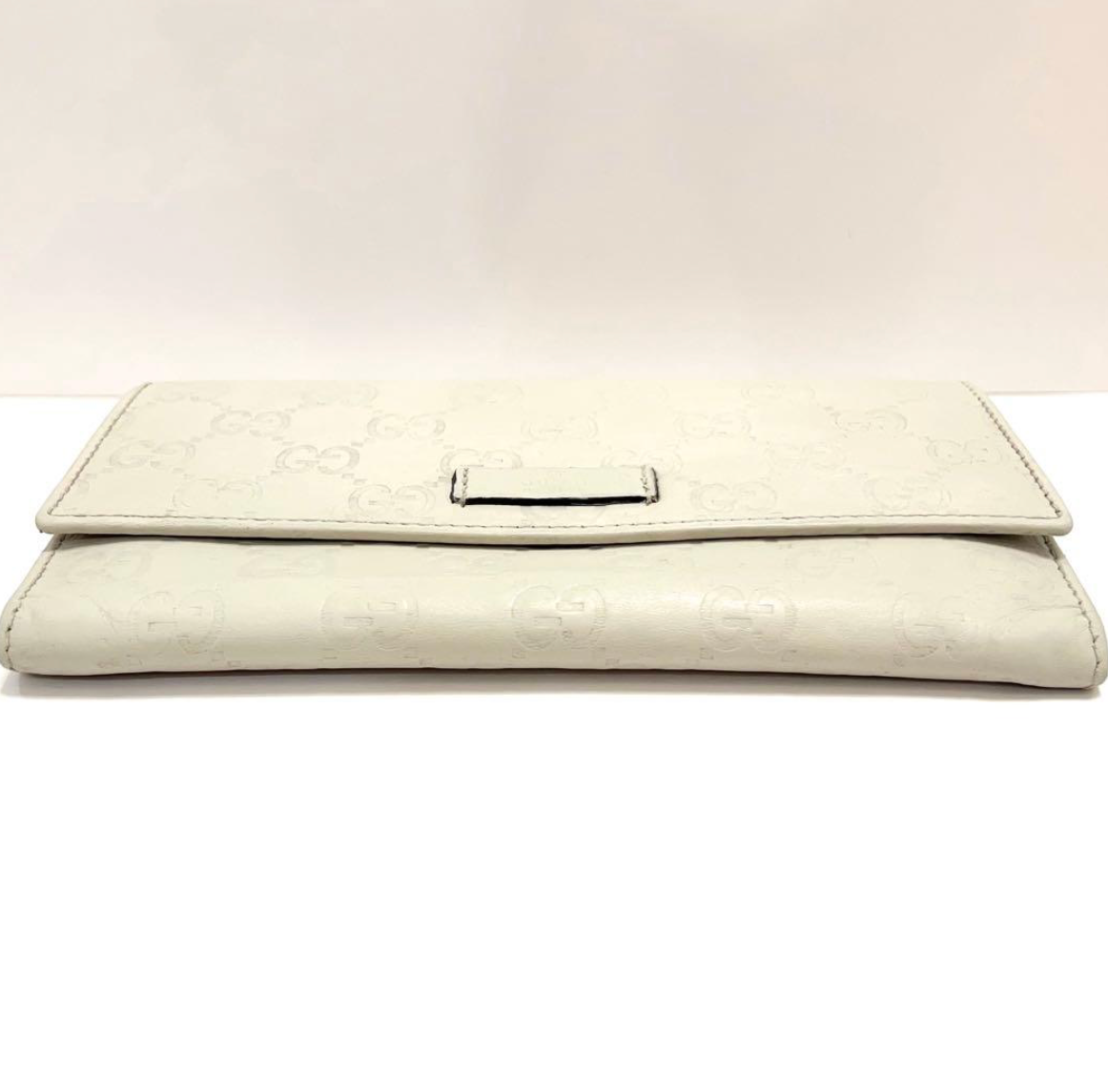 Gucci Portefeuille Long Cuir Blanc – Détails Dorés – Format Classique