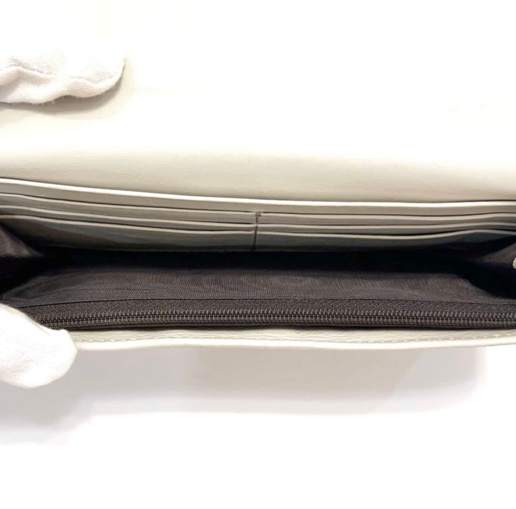 Gucci Portefeuille Long Cuir Blanc – Détails Dorés – Format Classique