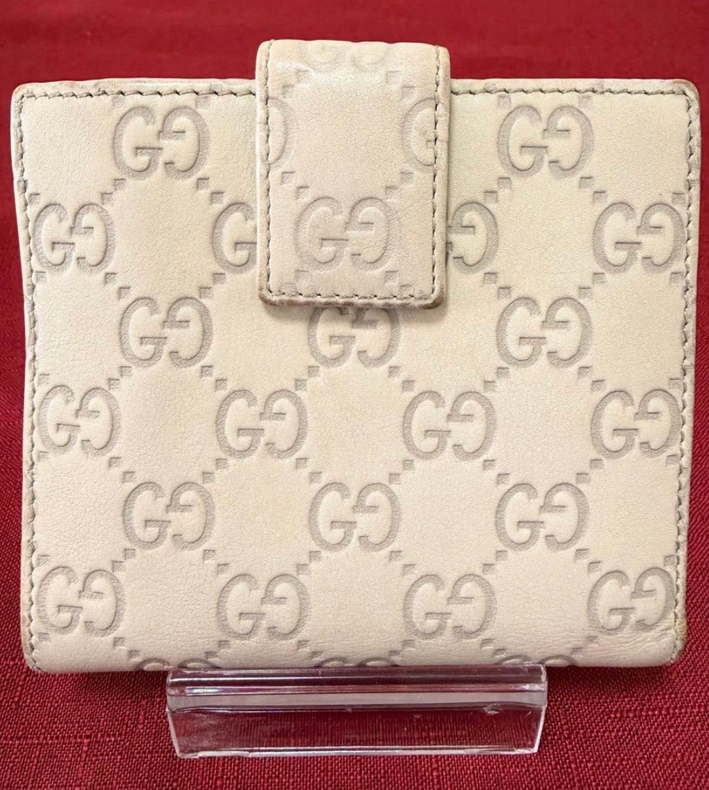 Gucci Portefeuille Compact Guccissima Ivoire – GG Charm – Cuir