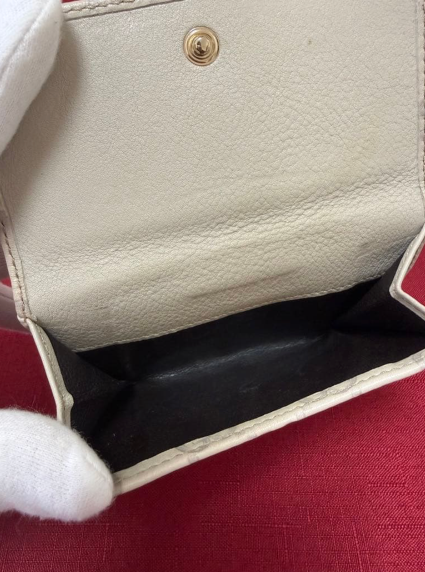 Gucci Portefeuille Compact Guccissima Ivoire – GG Charm – Cuir