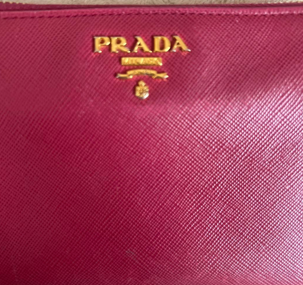 Prada Portefeuille Long Saffiano Rose – 1M0506 – Full Set (Boîte + Carte)