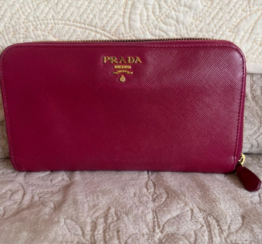 Prada Portefeuille Long Saffiano Rose – 1M0506 – Full Set (Boîte + Carte)