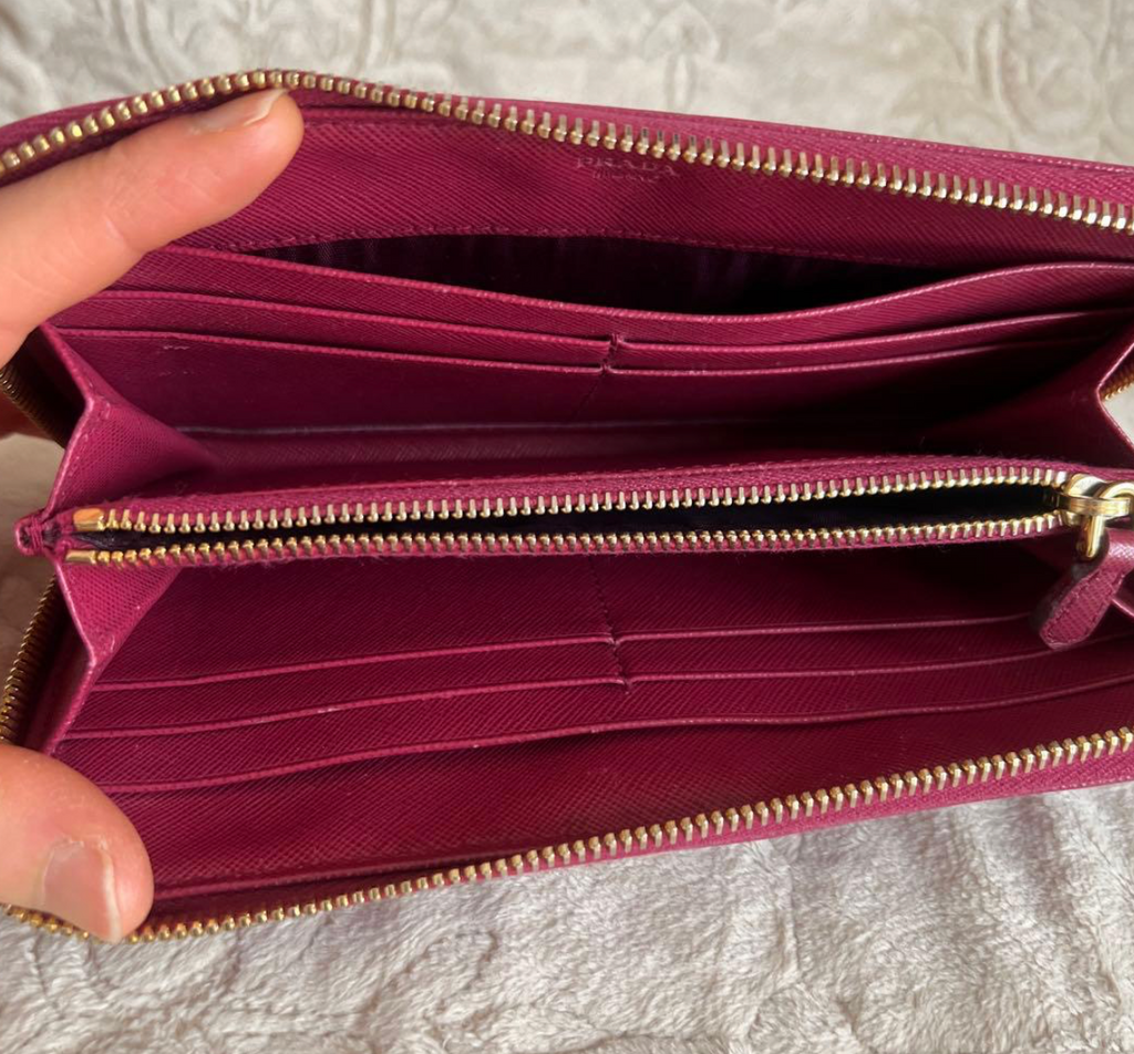 Prada Portefeuille Long Saffiano Rose – 1M0506 – Full Set (Boîte + Carte)