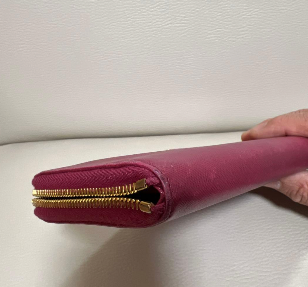 Prada Portefeuille Long Saffiano Rose – 1M0506 – Full Set (Boîte + Carte)