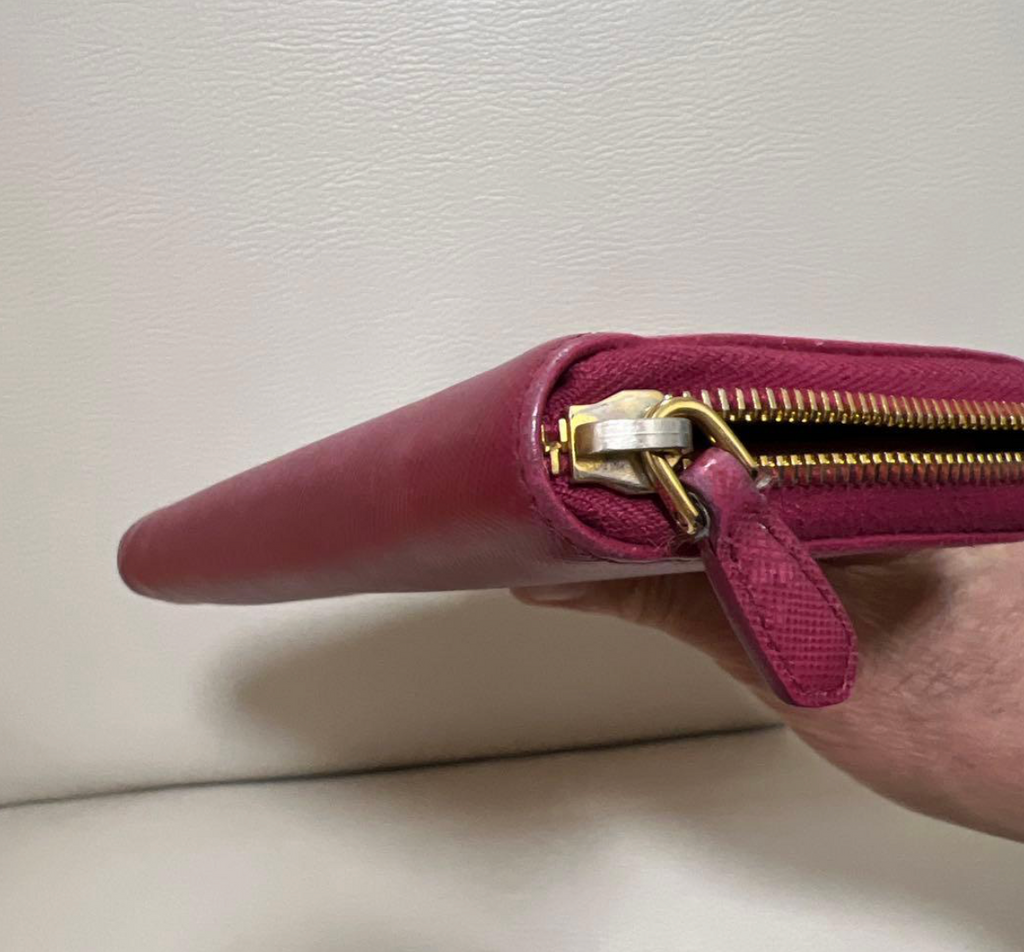 Prada Portefeuille Long Saffiano Rose – 1M0506 – Full Set (Boîte + Carte)