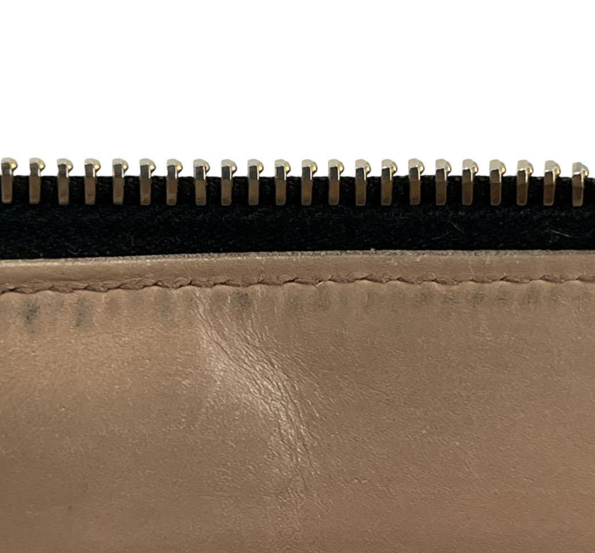 Prada Portefeuille Long Noir Saffiano – Zip – Logo Métal – Unisexe