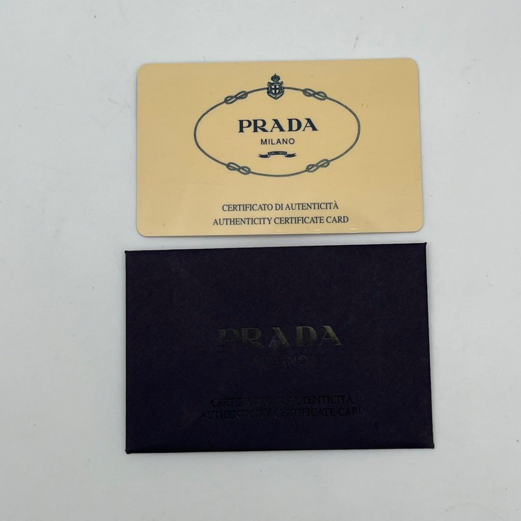 Prada Portefeuille Long Beige – Cuir – Zip – Triangle Logo – Avec Boîte & Carte