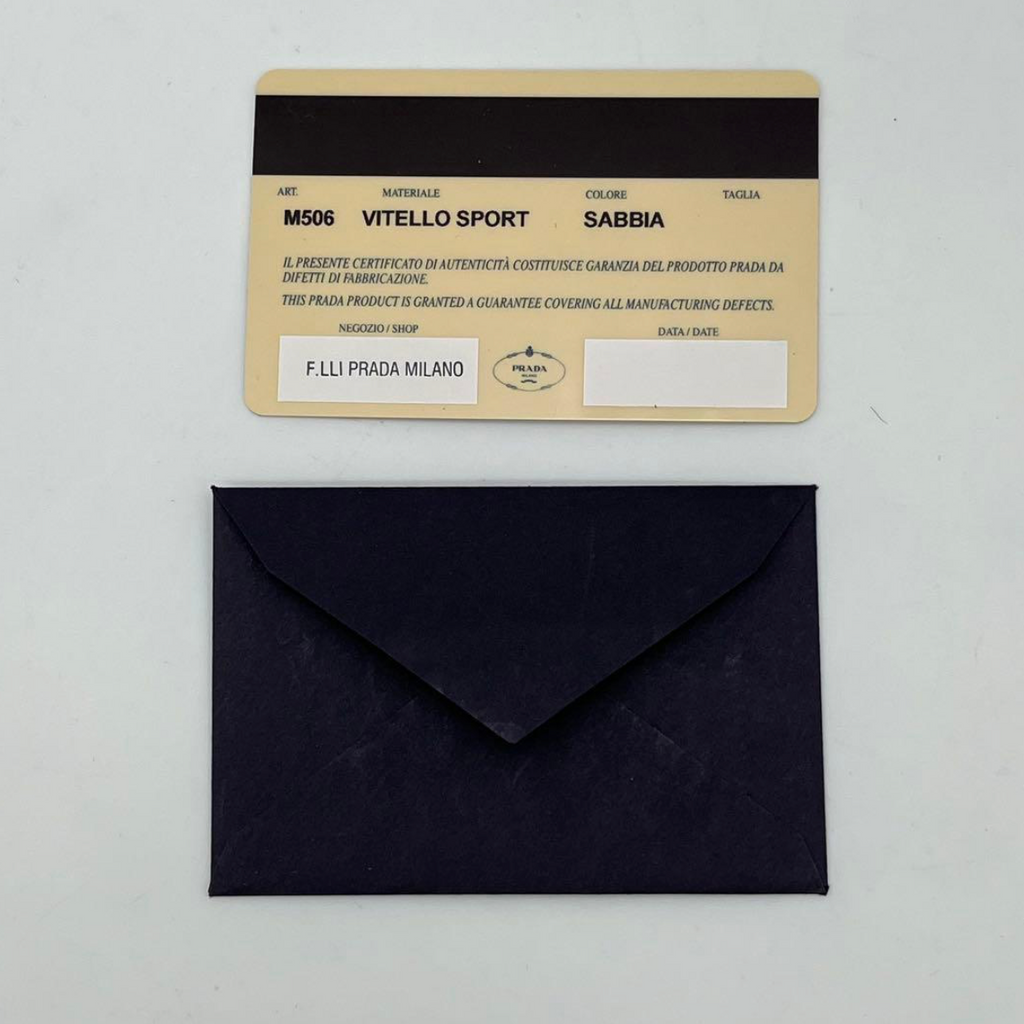 Prada Portefeuille Long Beige – Cuir – Zip – Triangle Logo – Avec Boîte & Carte